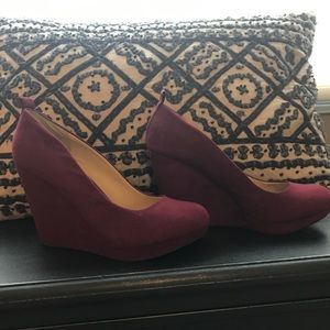 Size 7 burgundy heels